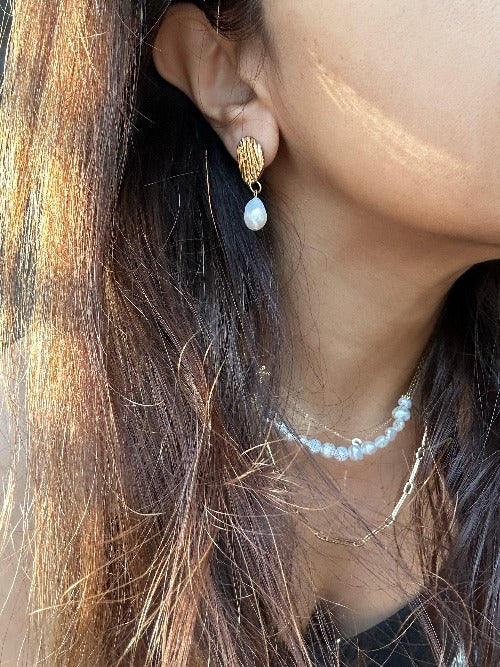 LIGHT RAYS: PEARL EARRING